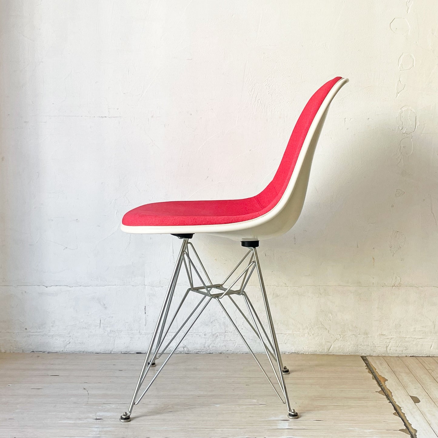 ハーマンミラー Herman Miller サイドシェルチェア Side shell chair エッフェルベース チャールズ ＆ レイ・イームズ ファブリック ダークピンクカラー ★