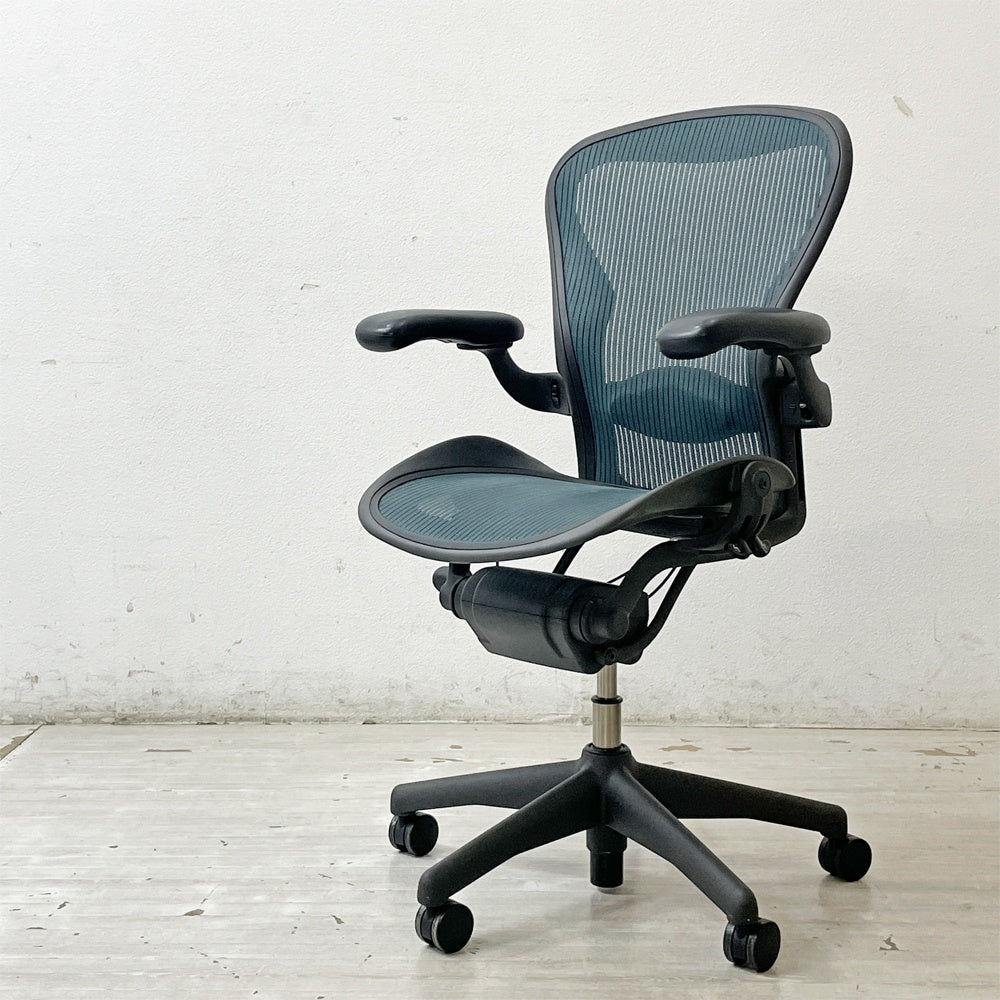 ハーマンミラー Herman Miller アーロンチェア Bサイズ ランバーサポート フル装備 グラファイトベース グリーン系 ビル・スタンフ ＆ ドン・チャドウィック 現状品 ●