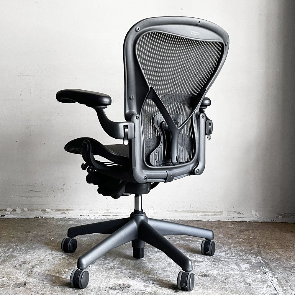 ハーマンミラー Herman Miller アーロンチェア スタンダード Bサイズ ポスチャーフィット グラファイトベース ビル・スタンフ＆ドン・チャドウィック ■