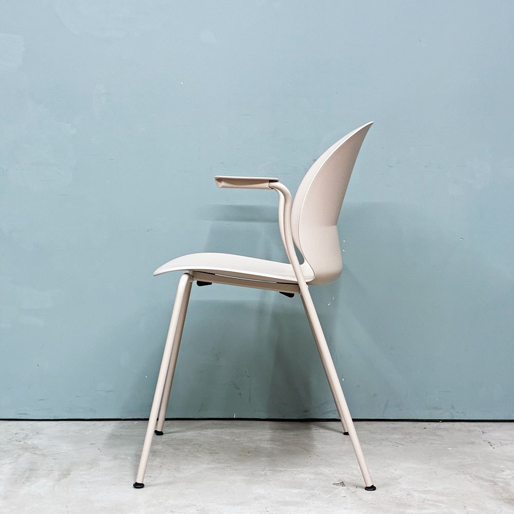 フリッツハンセン Fritz Hansen エヌゼロツー N02 リサイクルチェア スタッキングアームチェア 佐藤オオキ nendo オフホワイト 定価：￥67,890- ◎