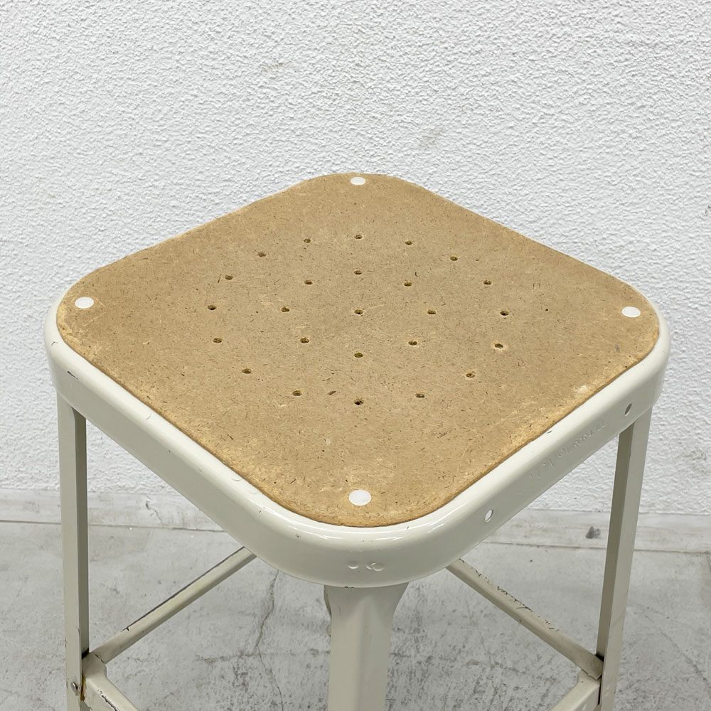 リオン LYON ファクトリースツール FACTORY STOOL プティホワイト Putty white プレスウッドシート カウンタースツール P.F.S取扱 ① 〓