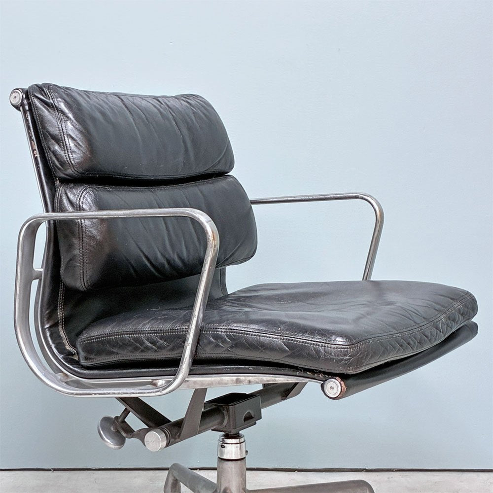 ハーマンミラー Herman Miller ソフトパッドグループ マネジメントチェア ローバック キャスター 5本脚 レザー ブラック イームズ ミッドセンチュリー ◎