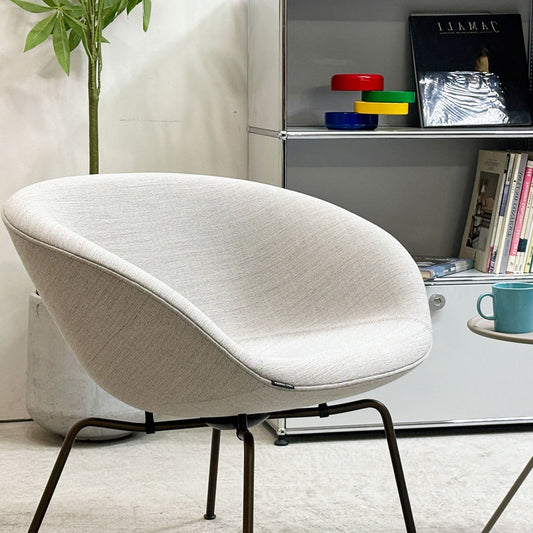 フリッツハンセン Fritz Hansen ポットチェア 3318 POT ラウンジチェア ファブリック クリスチャンハウン ベージュ ブラウンブロンズレッグ アルネ・ヤコブセン デンマーク 定価￥297,880- 展示品 ●