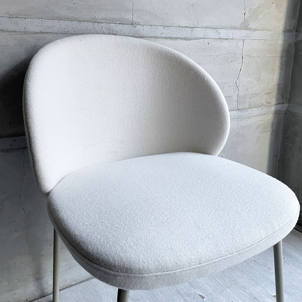 ボーコンセプト BoConcept プリンストン Princeton ダイニングチェア ベージュ ファブリック メタル脚 マットアッシュグレーラッカー仕上げ ♪