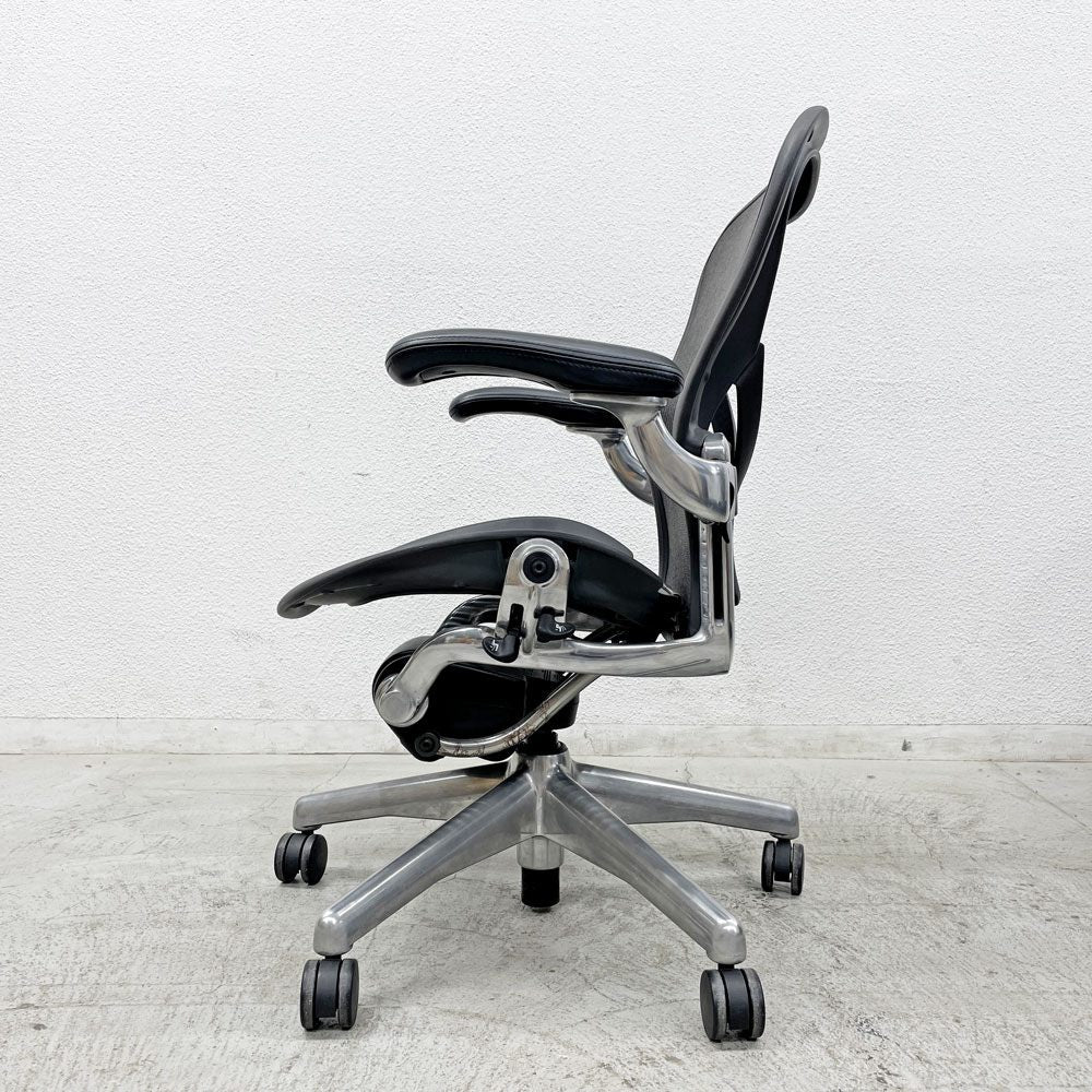 ハーマンミラー Herman Miller アーロンチェア Bサイズ ポスチャーフィット クラシックカーボンメッシュ ポリッシュドアルミベース レザーアーム ビル・スタンフ ＆ ドン・チャドウィック 〓