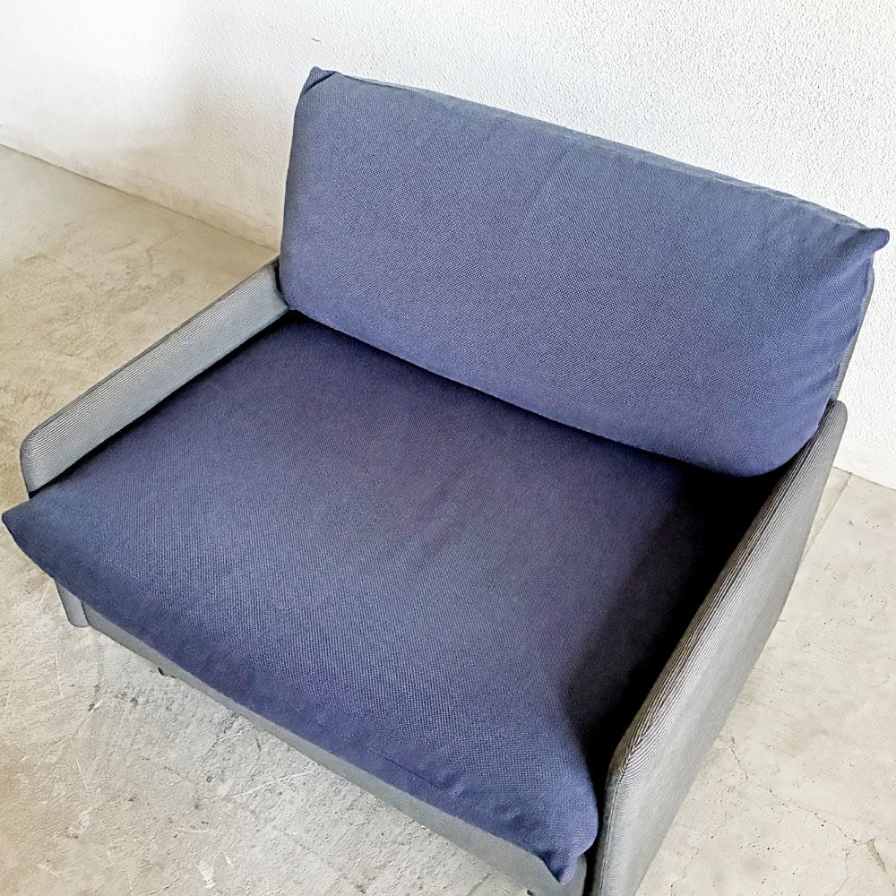 カッシーナイクスシー Cassina ixc. カレス CARESS 1シーターソファ 1人掛け ファブリック グレー×ネイビー モールドウレタン キャスター付 参考価格28万円 廃番 B 〓