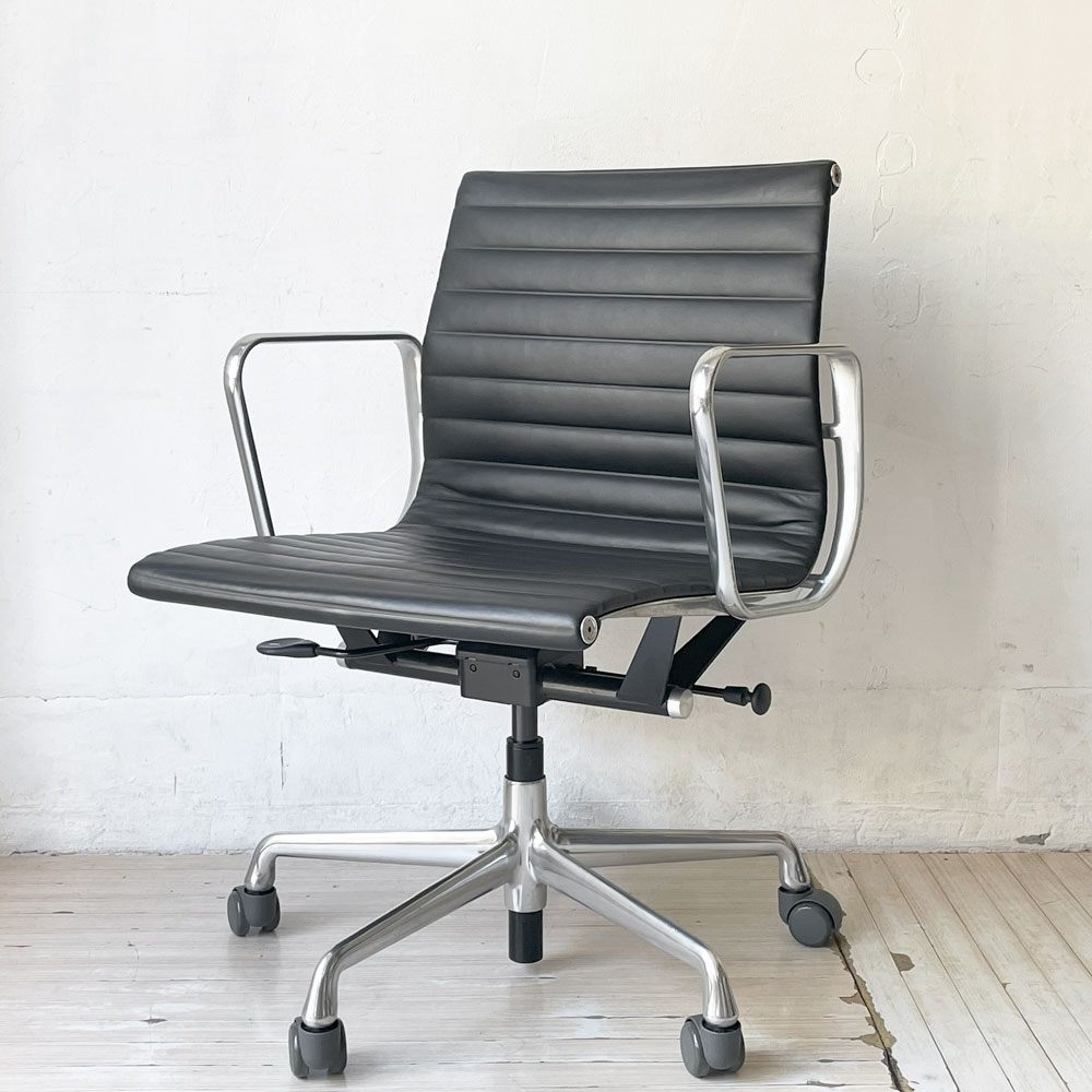 ハーマンミラー Herman Miller アルミナムグループ マネジメントチェア 本革 5本脚 C&Rイームズ ミッドセンチュリー ガス圧昇降 リクライニング ★