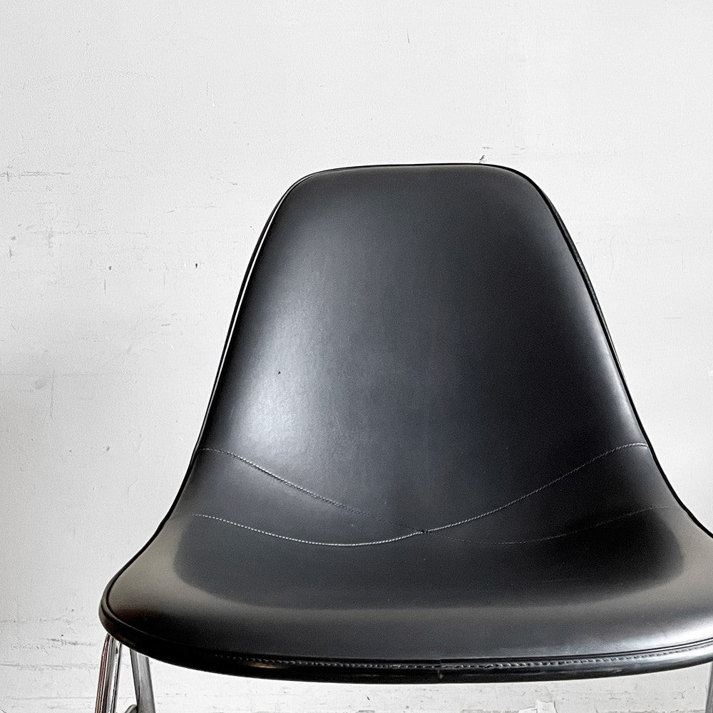 ハーマンミラー Herman Miller モダンファニチャーセールス サイドシェルチェア FRP製 ナウガレザー ワイドマウント スタッキングベース ダークグレー×パーチメント C&R イームズ ビンテージ ■