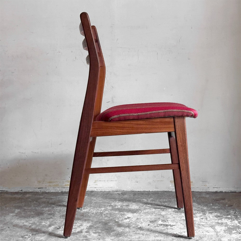 北欧ビンテージ Scandinabian Vintage チーク材 ダイニングチェア ラダーバック レッド系 ストライプ柄 北欧家具 B ■