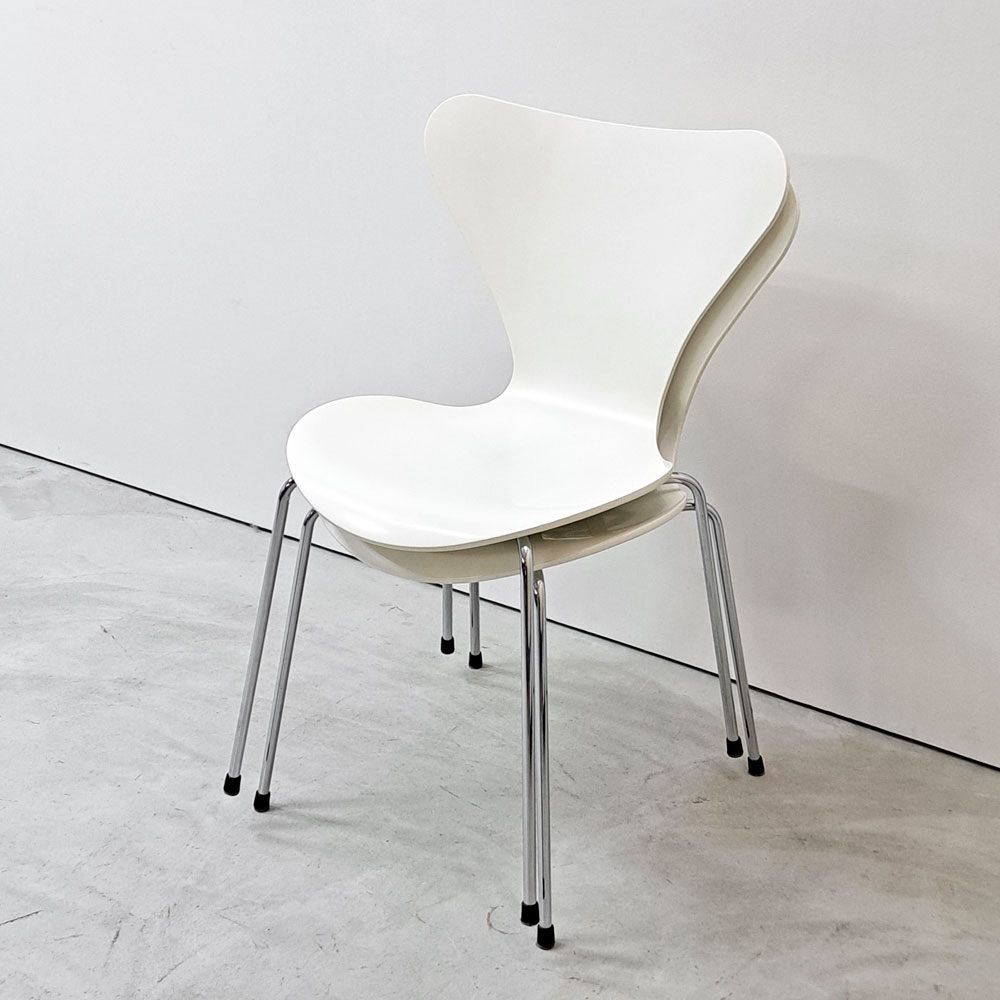 フリッツハンセン Fritz Hansen 3107 セブンチェア ホワイト ラッカー仕上げ スタッキング アルネ・ヤコブセン Arne Jacobsen デンマーク 北欧家具 B ●