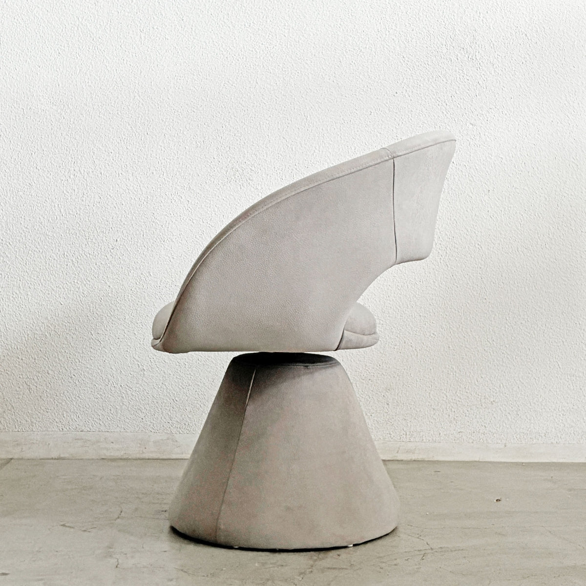 モーダエンカーサ moda en casa エアロチェア AERO chair ダイニングチェア 回転式 elephant 参考定価￥41,800- A 〓