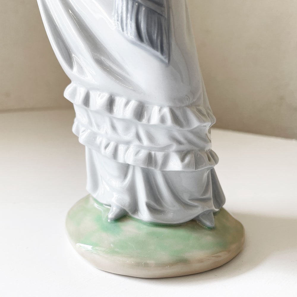 リヤドロ LLADRO ナオ NAO 帽子を被った女性 フィギュリン H31cm 陶器人形 ポーセリンアート 置物 スペイン ◎