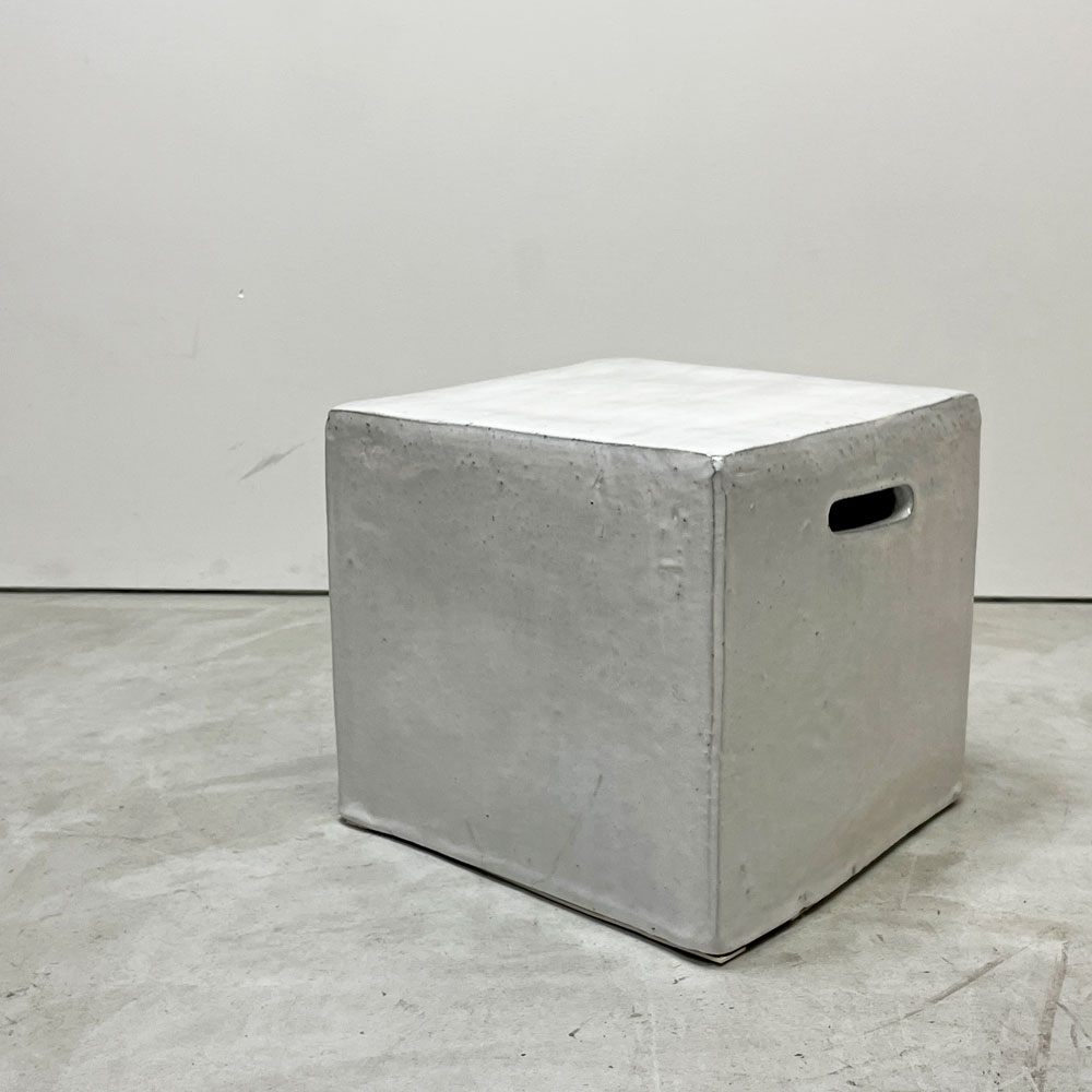 ジェルバゾーニ GERVASONI インアウト41 サイドテーブル Inout41 Side Table コーヒーテーブル スツール コンクリート パオラ・ナヴォーネ イタリア  ●