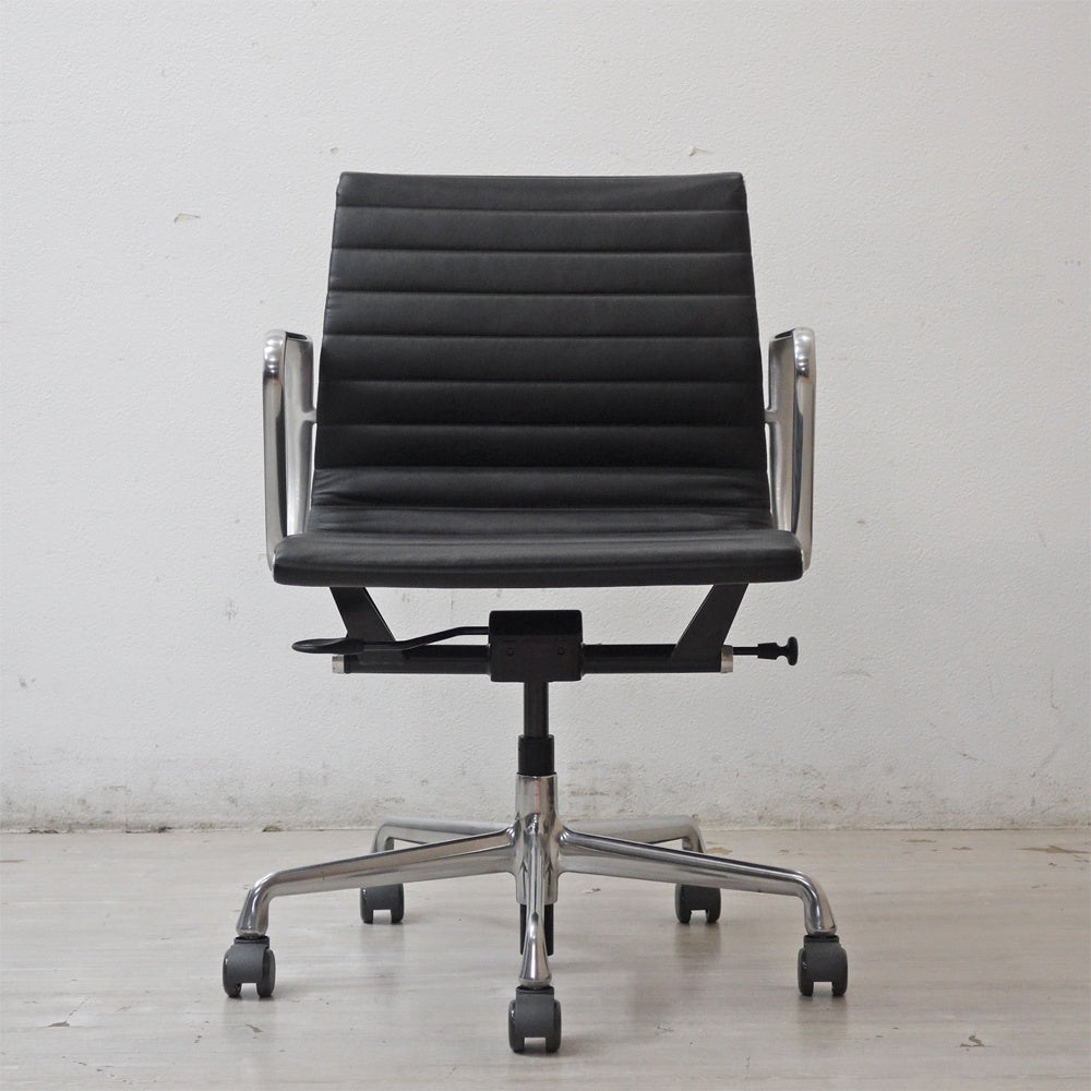 ハーマンミラー Herman Miller イームズアルミナムグループチェア マネージメントチェア アルミバフベース ガス圧昇降仕様 5本脚 キャスタータイプ 本革 イームズ E ●