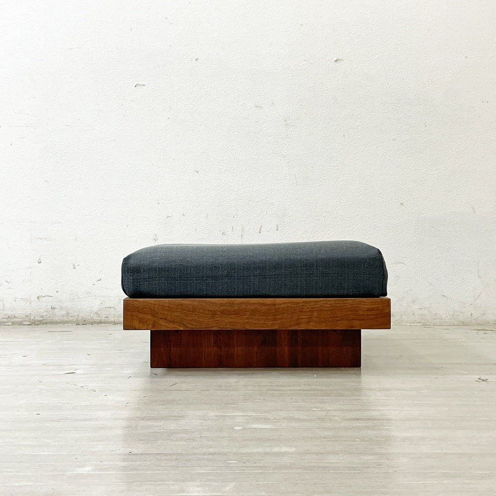 モダンデザイン Modern Design オットマン スツール 70×60cm  グレー ファブリック ウォールナット ●