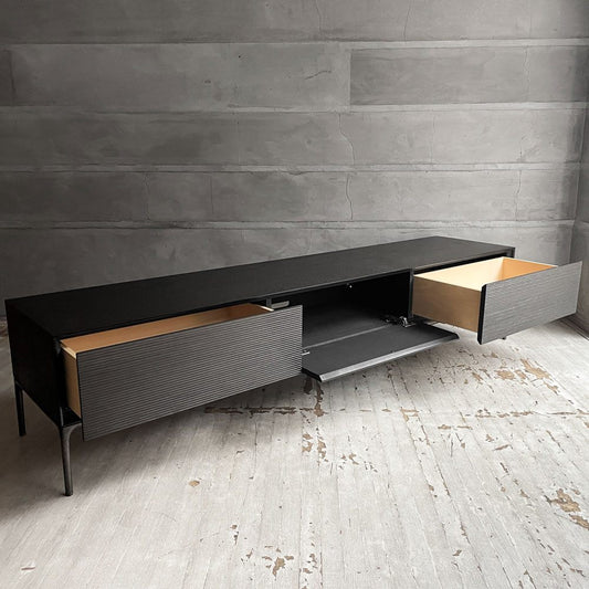 タイムアンドスタイル TIME＆STYLE スタンダードコンポジションキャビネット Standard composition cabinet C-612 TVキャビネット AVボード オーク材 真鍮脚 黒染め 定価￥924,000-