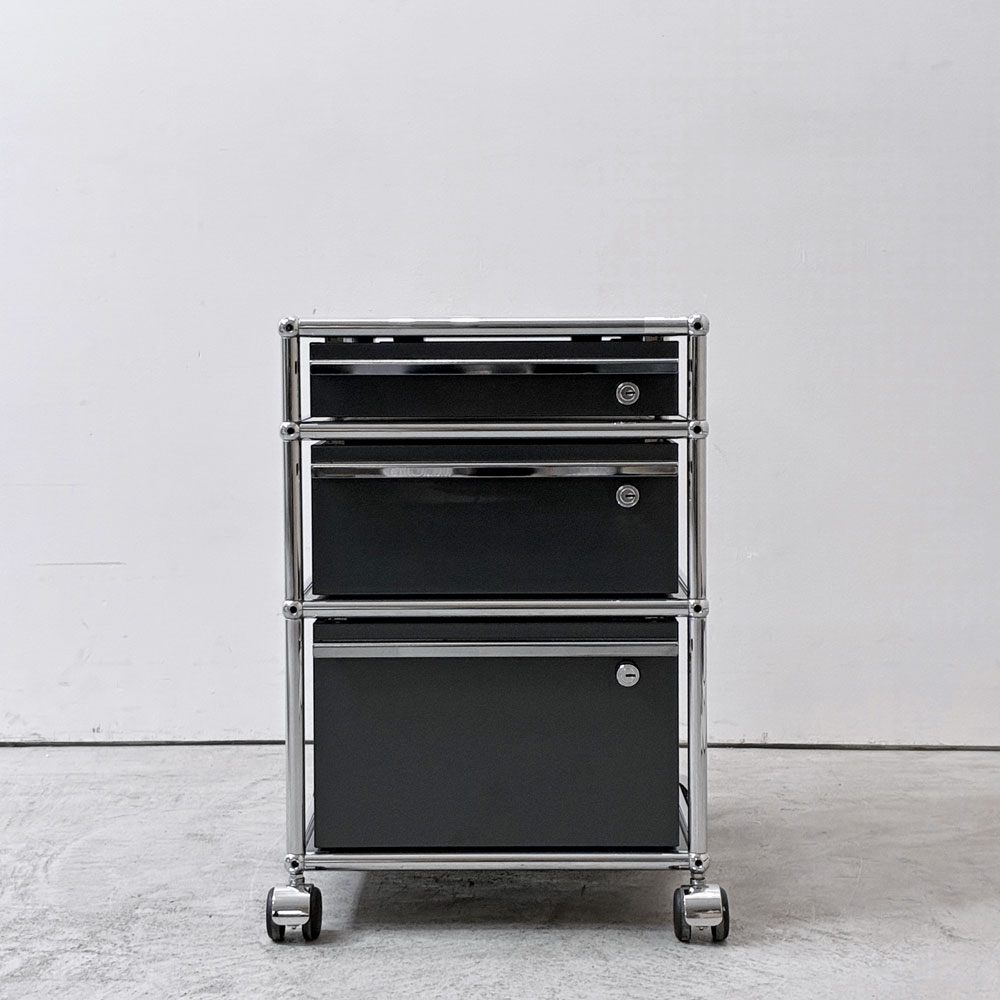 ユーエスエムハラー USM Haller モジュラーファニチャー Modular Furniture デスクワゴン キャビネット ロールボーイ 3ドロワー アントラサイト 鍵付き ●