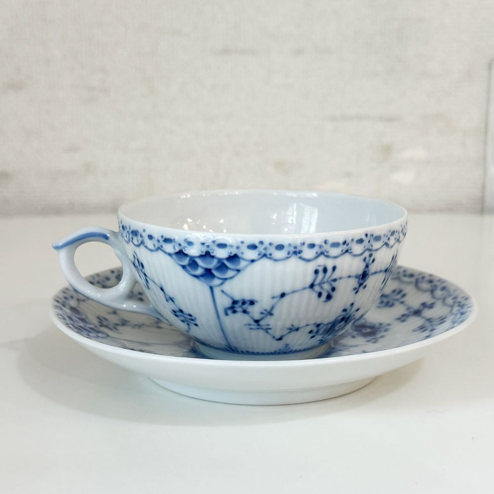 ロイヤルコペンハーゲン ROYAL COPENHAGEN ブルーフルーテッド ハーフレース ティーカップ＆ソーサー 北欧食器 G ◎