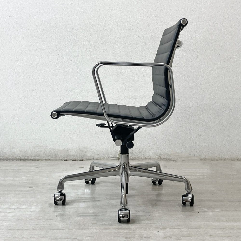 ハーマンミラー Herman Miller アルミナムグループ マネジメントチェア 本革 ブラック 5本脚 ガス圧昇降式 キャスター付 C&R イームズ A ●