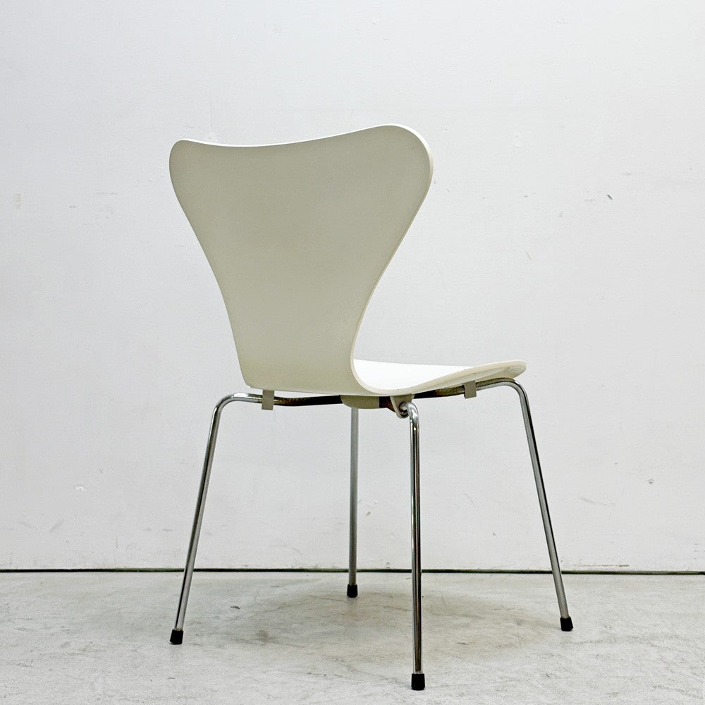 フリッツハンセン Fritz Hansen 3107 セブンチェア ホワイト ラッカー仕上げ スタッキング アルネ・ヤコブセン デンマーク 北欧家具 ●