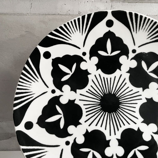 ツェツェアソシエ Tse＆Tse associees お腹ペコペコのお皿たち  les affamés ナヴォイ 大皿プレート ウズベキスタン模様 ブラック フランス パリ 廃番 ♪