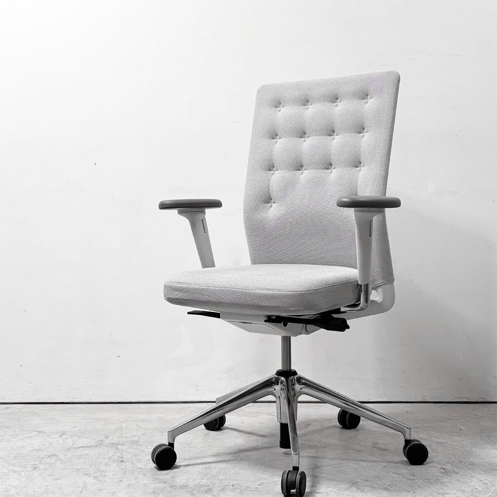 ヴィトラ vitra IDトリム ID Trim オフィスチェア デスクチェア ファブリックシート ライトグレー系 ハイバック 2Dアームレスト アントニオ・チッテリオ 参考定価￥209,000- ●