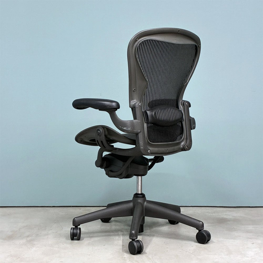 ハーマンミラー HermanMiller アーロンチェア ライト Bサイズ クラシックカーボンメッシュ ランバーサポート グラファイトベース ◎