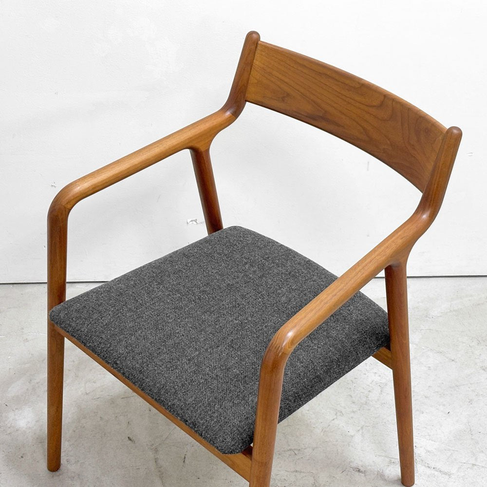 宮崎椅子製作所 ペペチェア PEPE side chair 背無垢タイプ ウォールナット ファブリック グレー系カラー フィンガージョイント 村澤一晃 参考定価￥77,440- B ●
