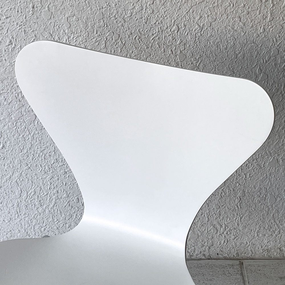 フリッツハンセン Fritz Hansen 3107 セブンチェア ラッカー仕上げ ホワイト スタッキング アルネ・ヤコブセン デンマーク 北欧家具 ◇