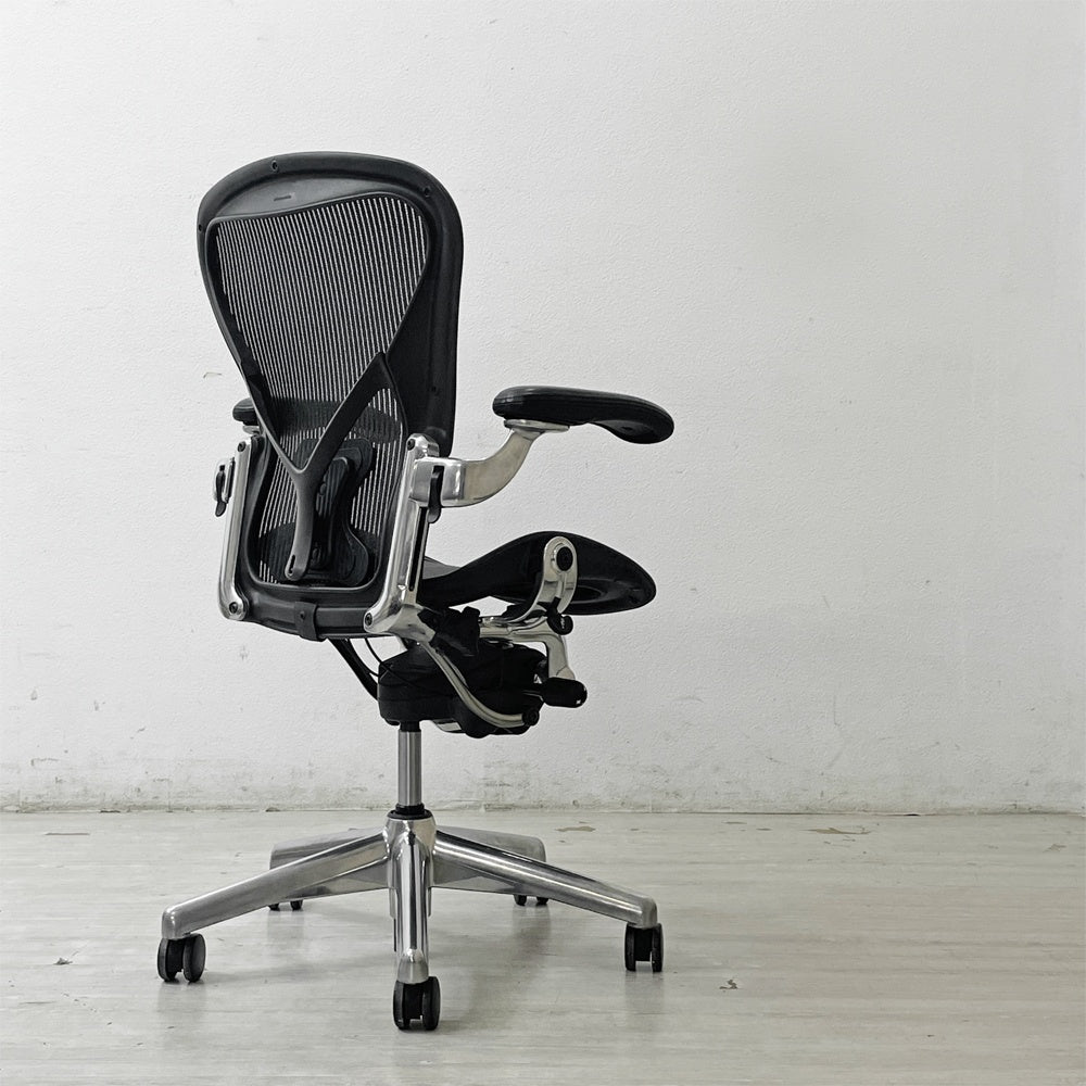 ハーマンミラー Herman Miller アーロンチェア フル装備 Bサイズ ポスチャーフィット クラシックカーボンメッシュ ポリッシュドアルミベース レザーアーム ビル・スタンフ ＆ ドン・チャドウィック ●