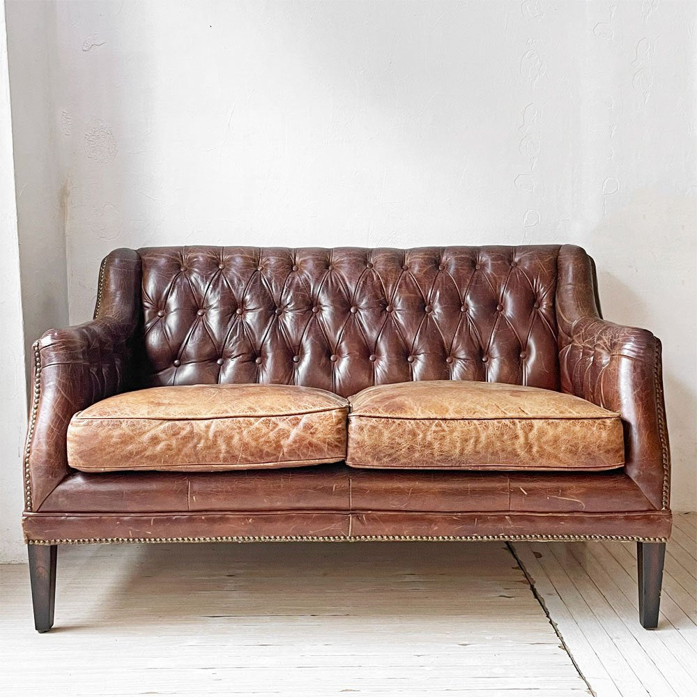 UKビンテージ チェスターフィールド 2シーターソファ ラブソファ 本革 鋲打ち スタッズ 英国家具 ★