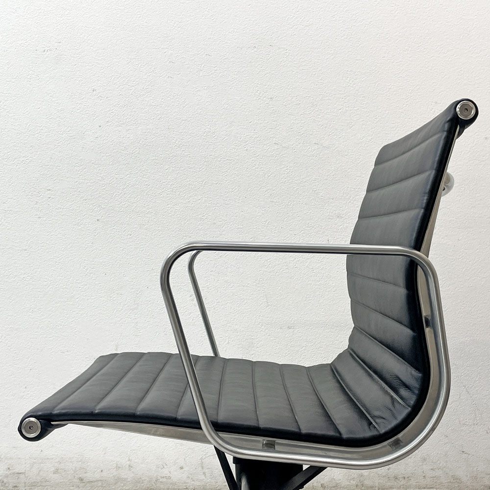 ハーマンミラー Herman Miller アルミナムグループ マネジメントチェア 本革 ブラック 5本脚 ガス圧昇降式 キャスター付 C&R イームズ A ●