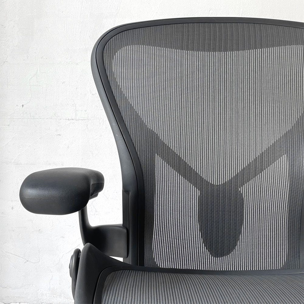 ハーマンミラー Herman Miller アーロンチェア デスクチェア リマスタード ライト Bサイズ グラファイトベース ビル・スタンフ ＆ ドン・チャドウィック ポスチャーフィット ★