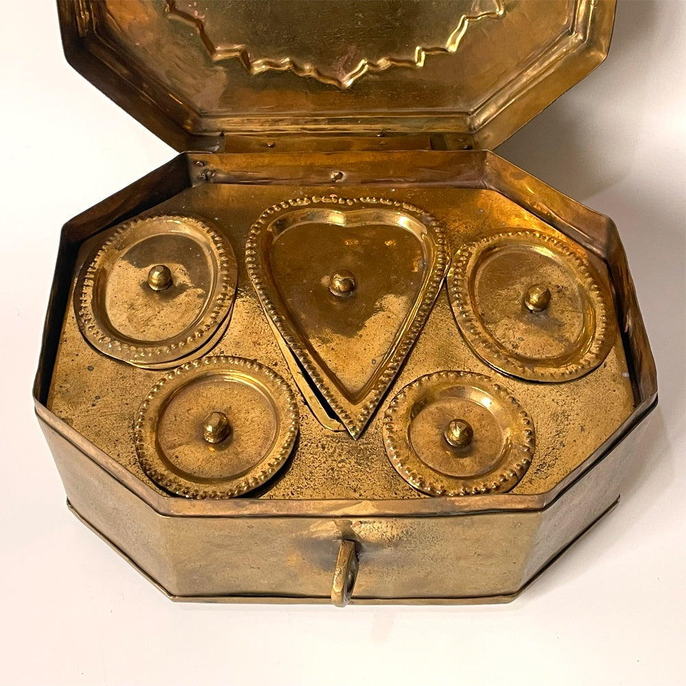 真鍮 スパイスボックス spicebox マサラダバ medicine case アクセサリーボックス インド 手工芸品 ★