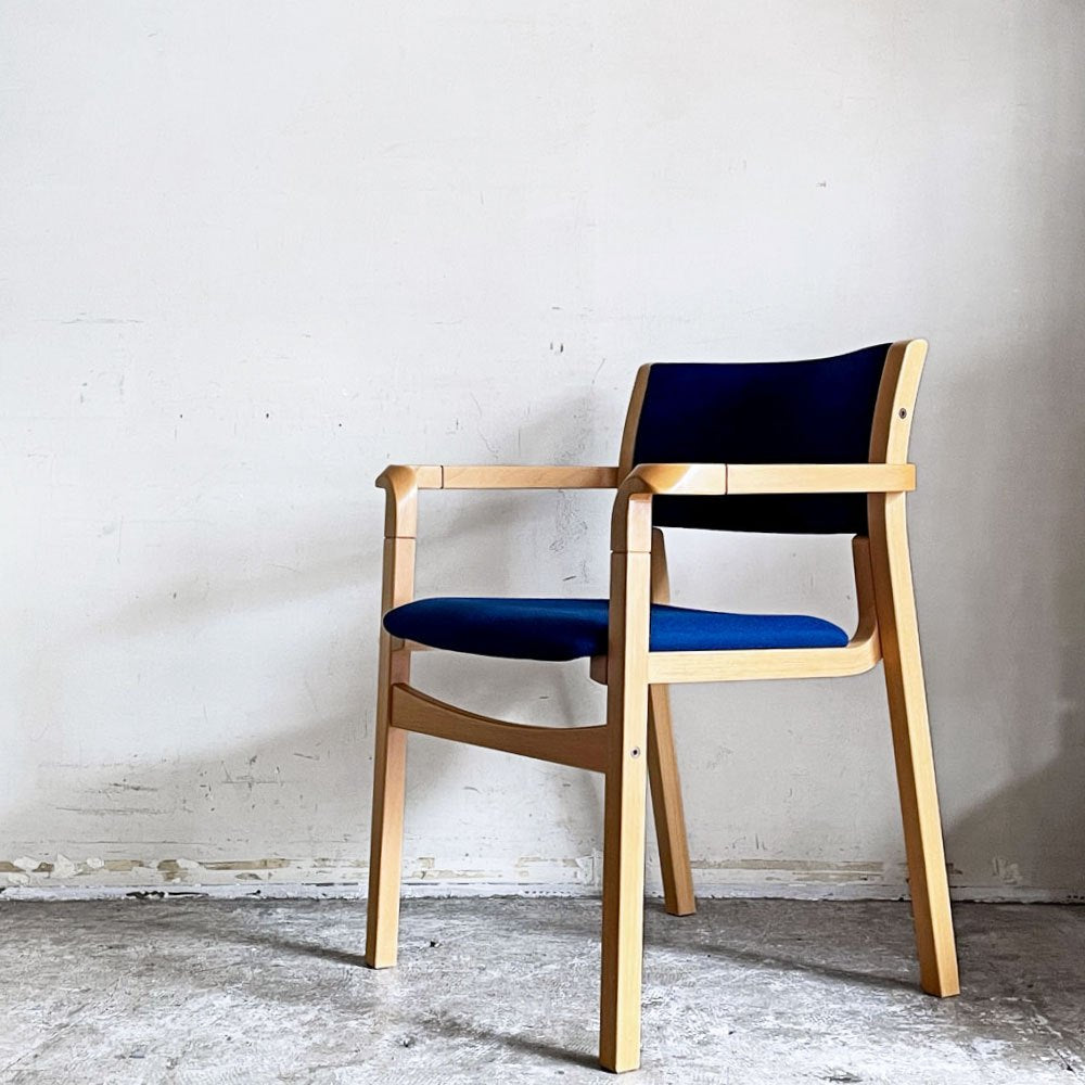 北欧デザイン ビーチ材 アームチェア スタッキング プライウッド ファブリック ブルー A ■