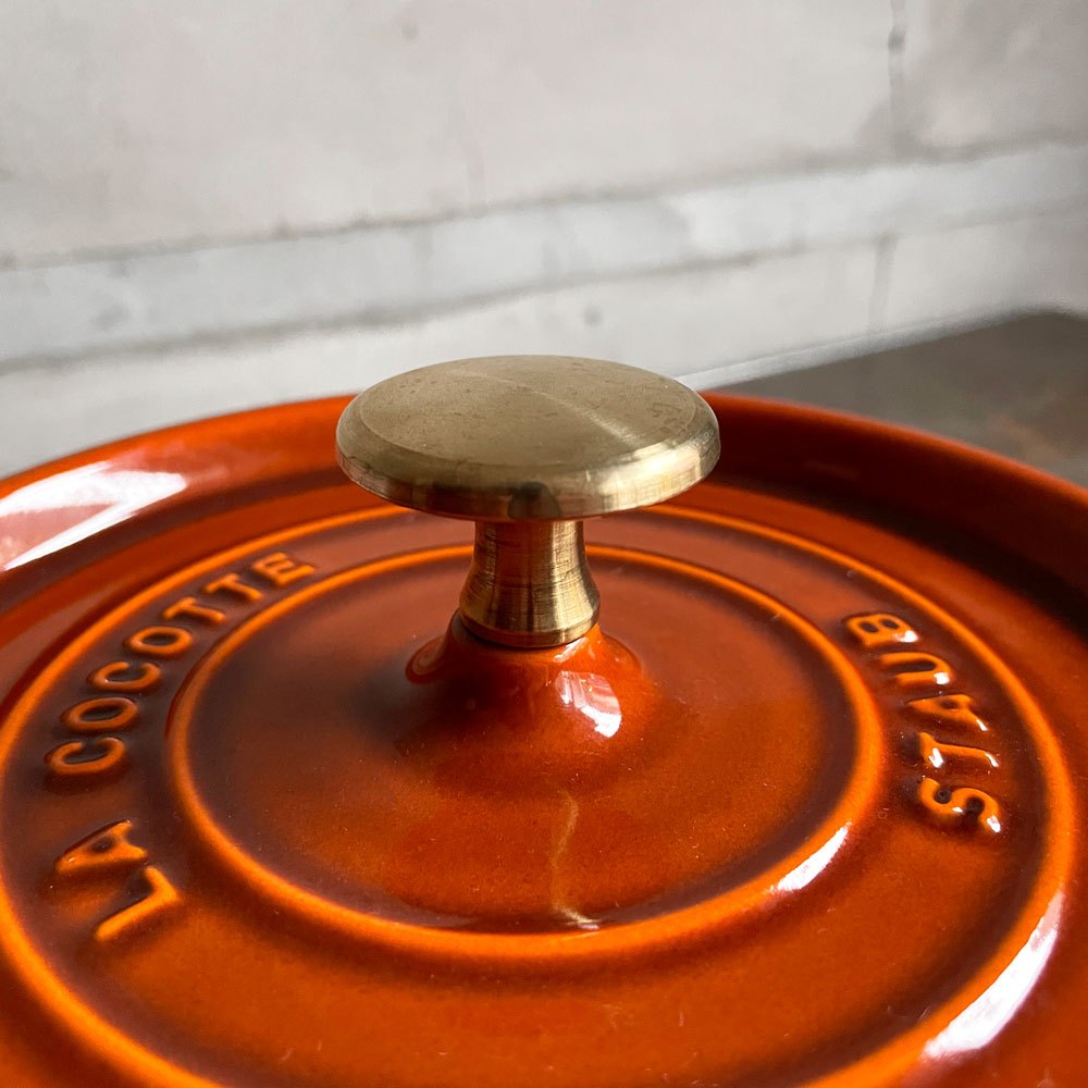 ストウブ STAUB ピコ ココット ラウンド 両手鍋 シナモン 18cm 鋳物 キャセロール ガス オーブン IH対応 フランス ♪