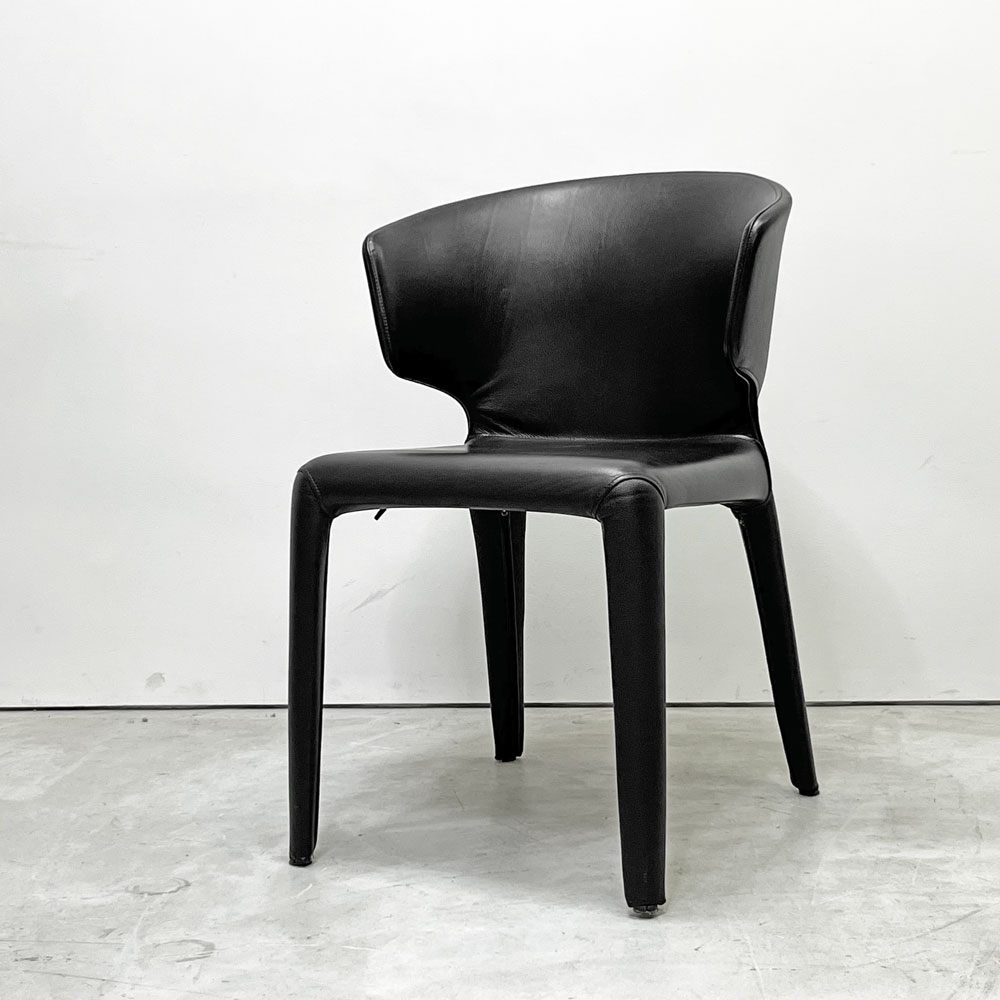 カッシーナ Cassina オラ 367 HOLA アームチェア 本革 フルレザー ブラック ハンス・ウェッツスタイン 定価￥374,000- ●