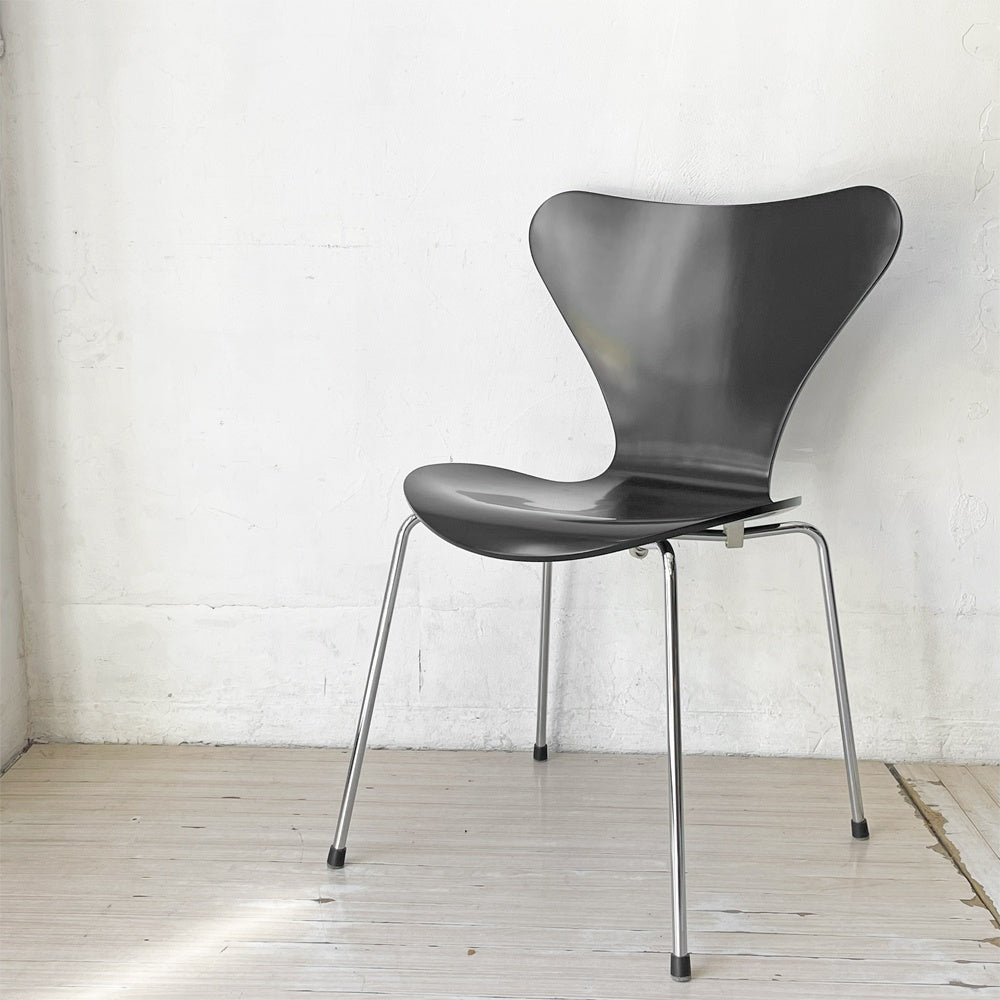 フリッツハンセン Fritz Hansen セブンチェア ダイニングチェア ブラック ラッカー再塗装 アルネ・ヤコブセン デンマーク スタッキングチェア 北欧家具 MIONETTA社製シートパッド付き ★
