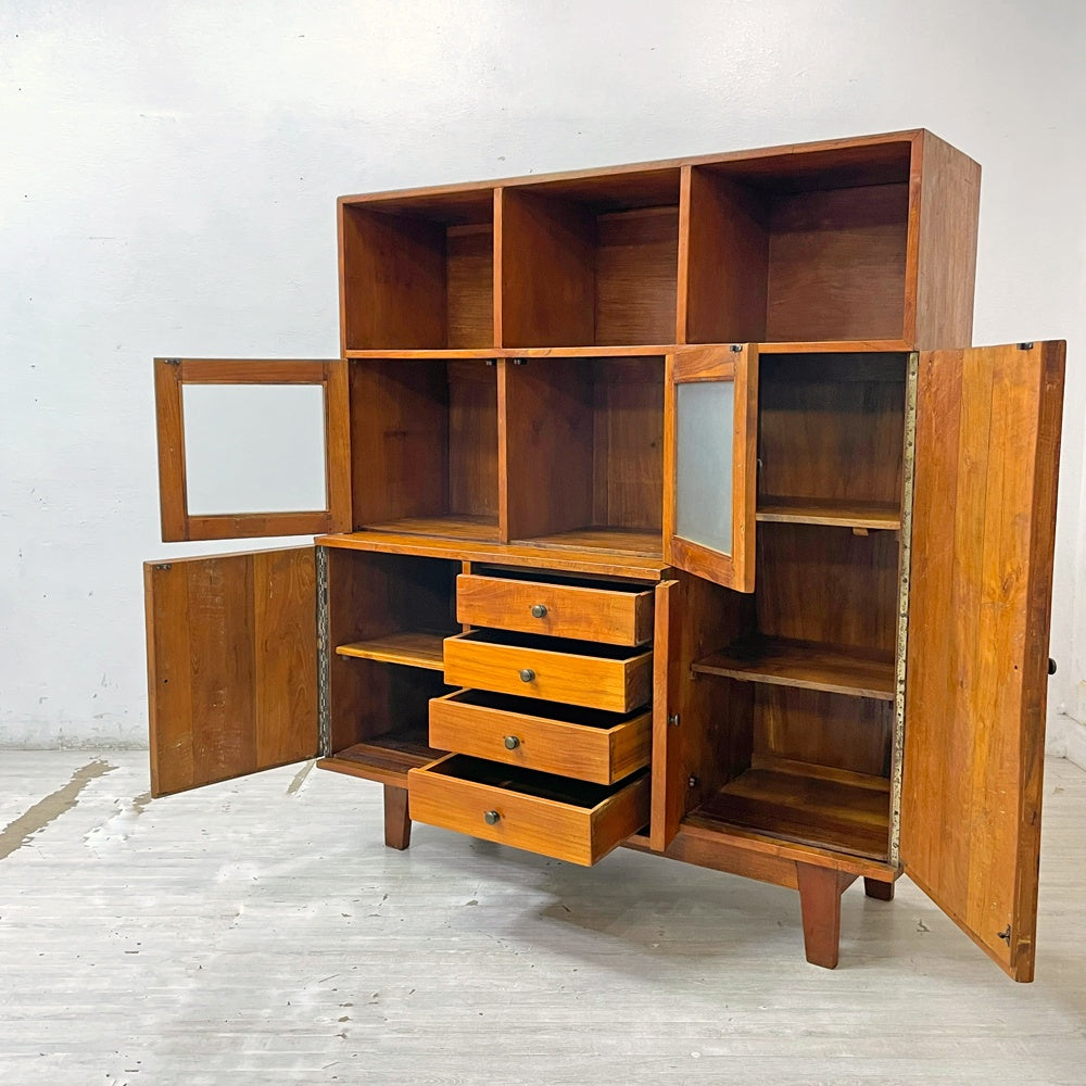 アジアン チーク無垢材 キャビネット ガラス扉 引き出し4杯 飾り棚 本棚 立ち脚家具 ●