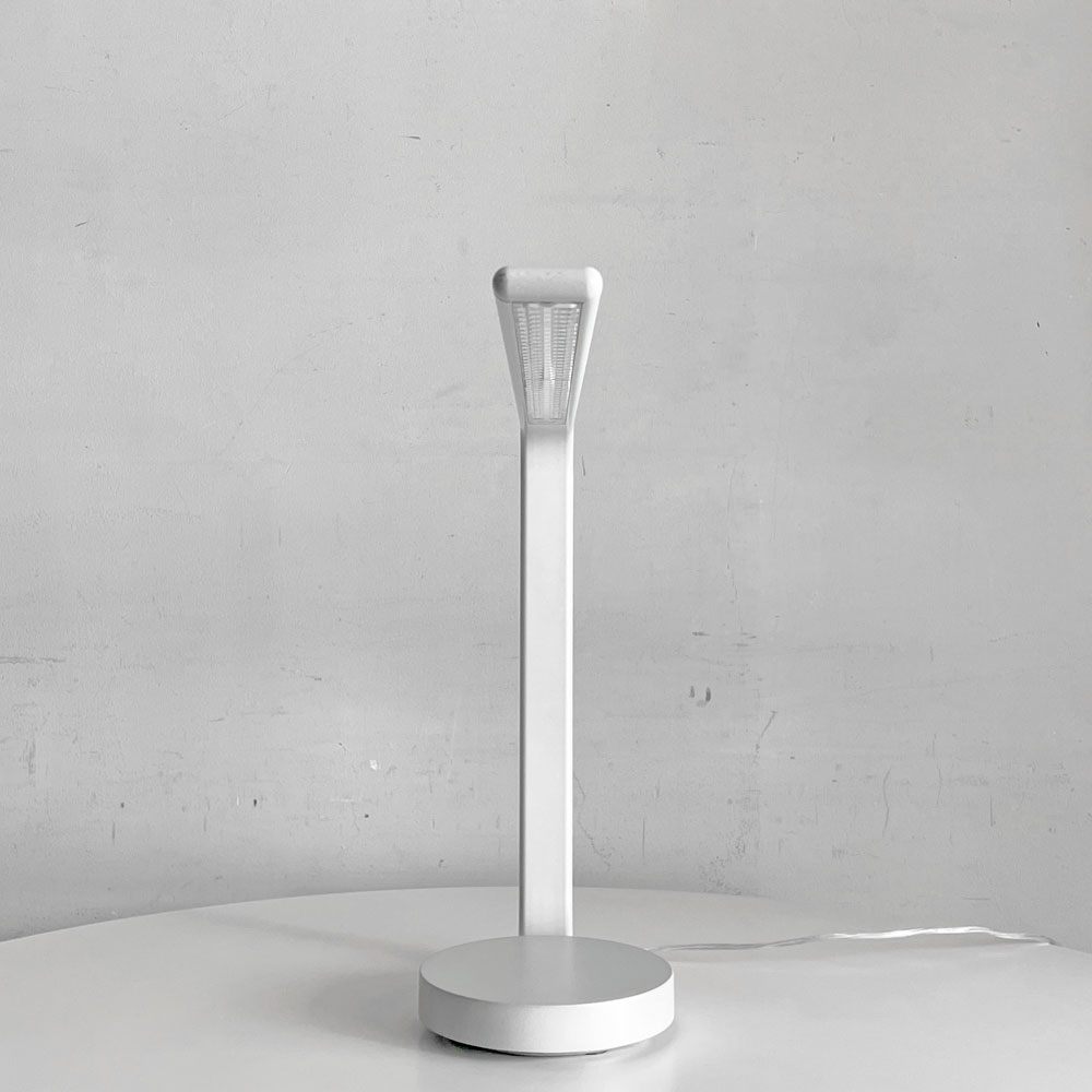 アルテミデ Artemide ワンライン OneLine LED テーブルライト デスクライト 無段調光 ライトグレーオラ・イト Ora Ito 展示品 箱付き ■