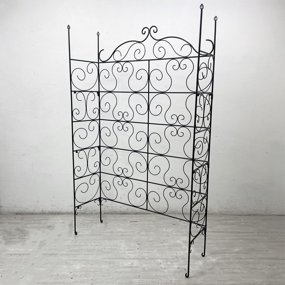 ロートアイアンｘラタン クラシカルデザイン シェルフ 3段 棚板着脱可能 フォールディング 折畳 籐 アンティーク調 店舗什器 ●