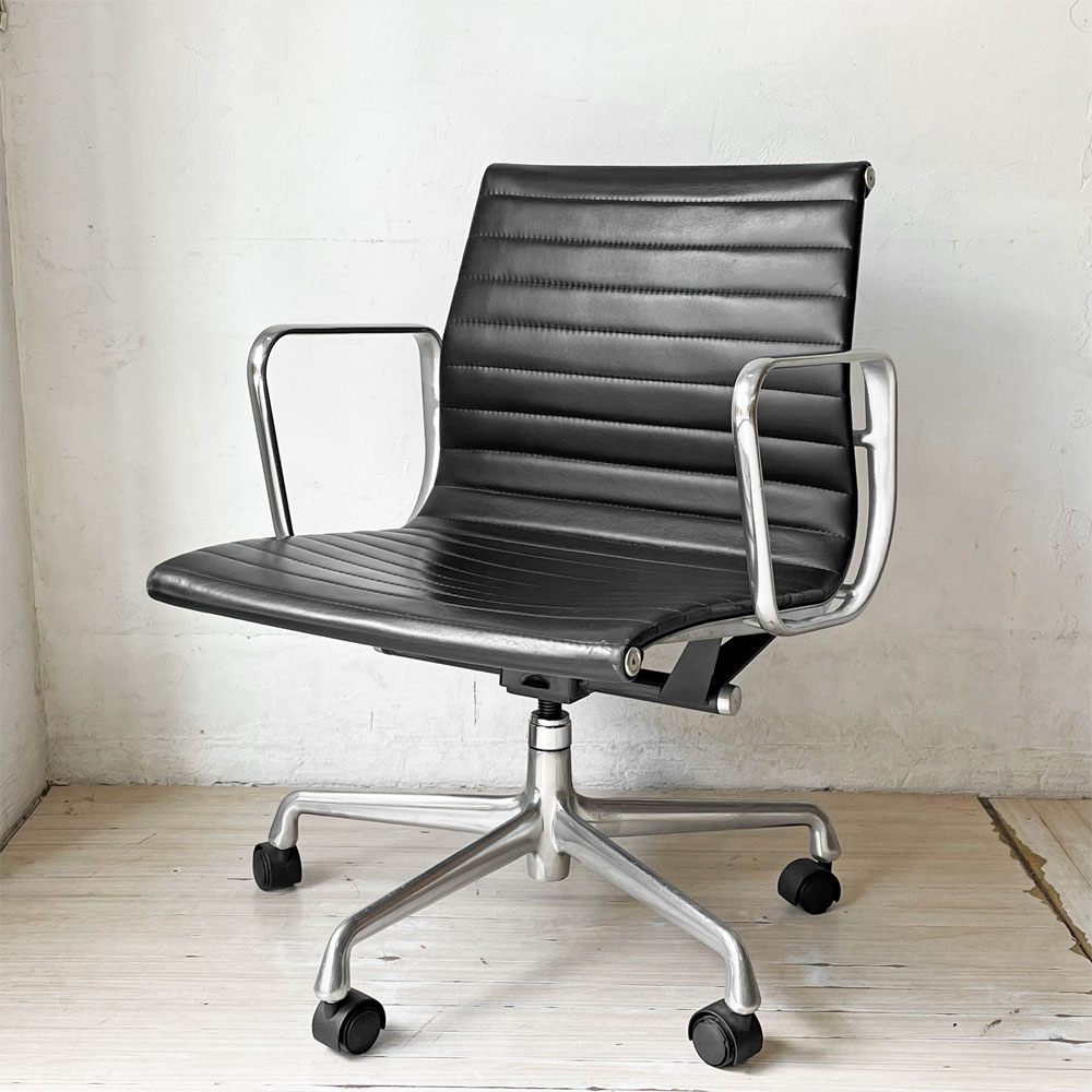 ハーマンミラー Herman Miller アルミナムグループ マネジメントチェア 本革 5本脚 C&Rイームズ ミッドセンチュリー 定価￥400,400- ★