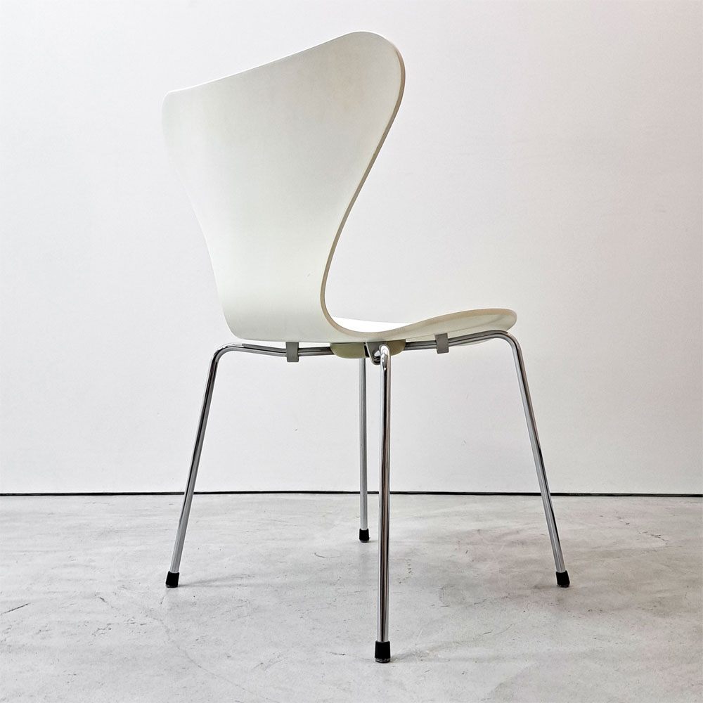 フリッツハンセン Fritz Hansen 3107 セブンチェア ホワイト ラッカー仕上げ スタッキング アルネ・ヤコブセン Arne Jacobsen デンマーク 北欧家具 A ●