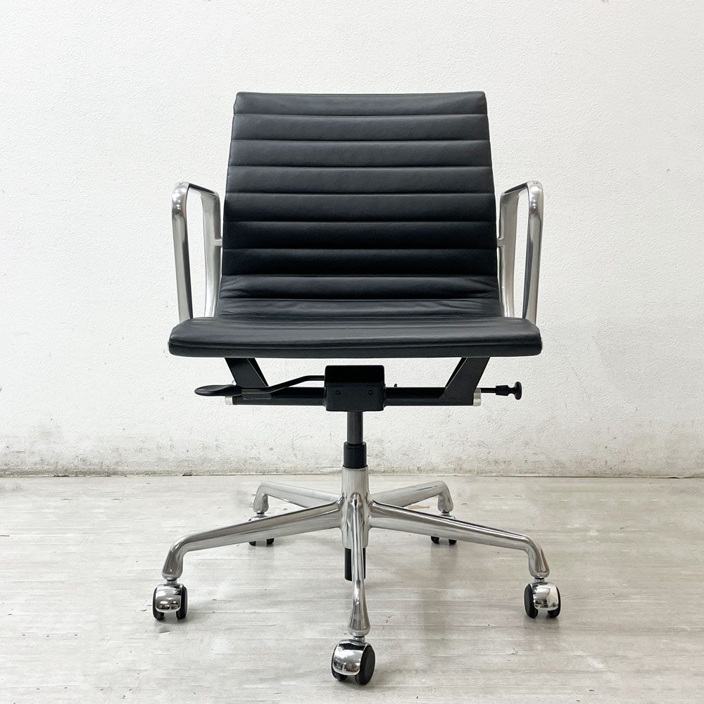 ハーマンミラー Herman Miller アルミナムグループ マネジメントチェア 本革 ブラック 5本脚 ガス圧昇降式 キャスター付 C&R イームズ B ●