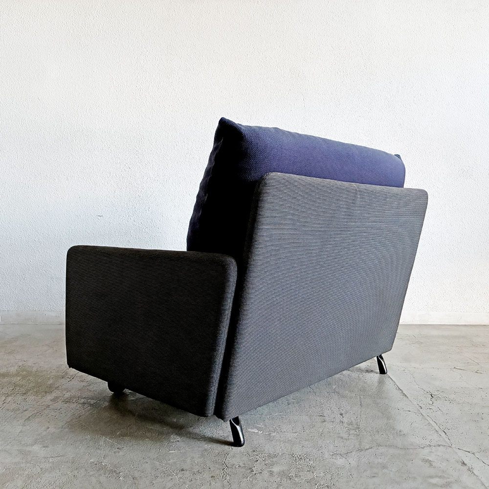 カッシーナイクスシー Cassina ixc. カレス CARESS 1シーターソファ 1人掛け ファブリック グレー×ネイビー モールドウレタン キャスター付 参考価格28万円 廃番 B 〓