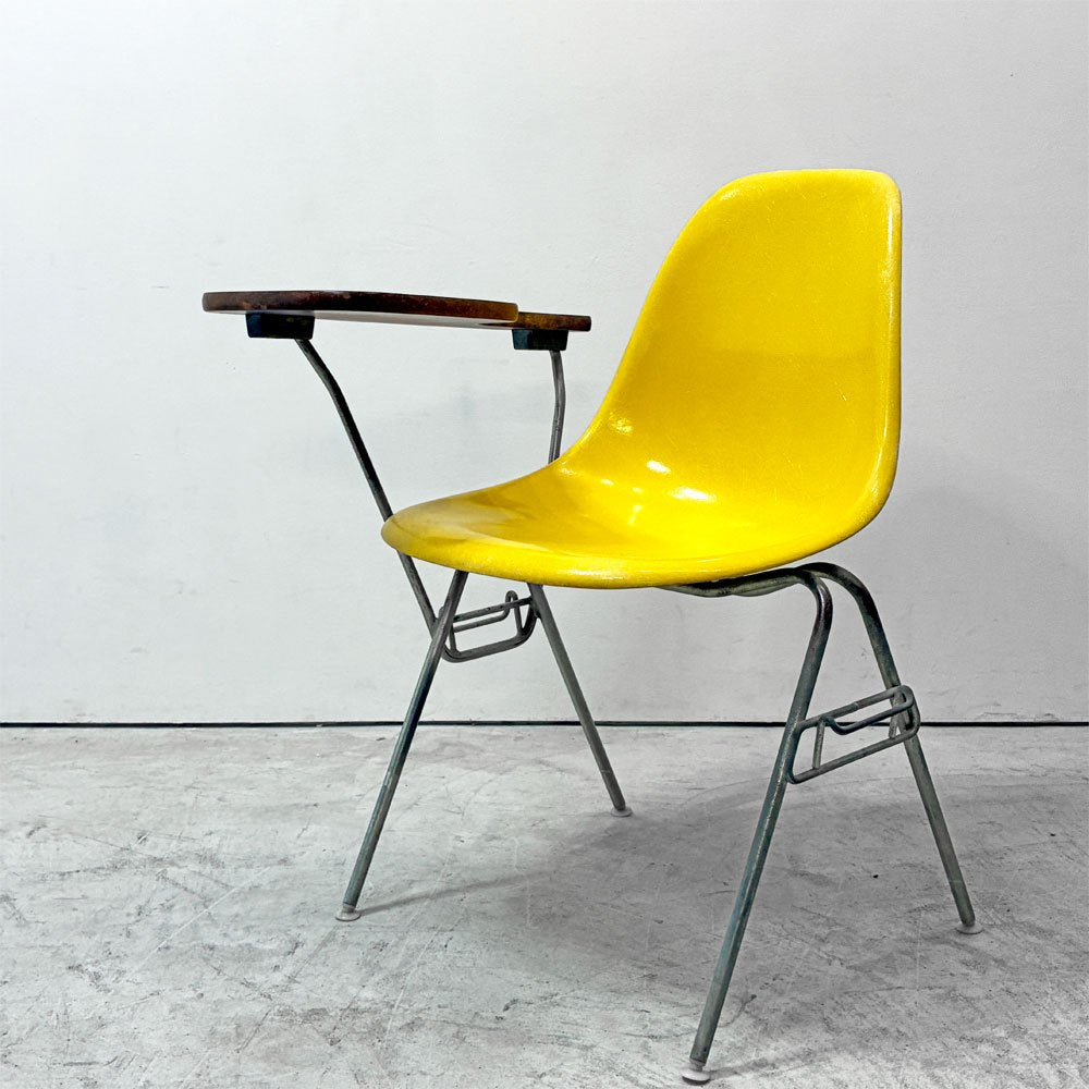 ハーマンミラー Herman Miller サイドシェルチェア セカンド 2ndビンテージ FRP イエロー 肘掛けテーブル付 スクールベース イームズ ●