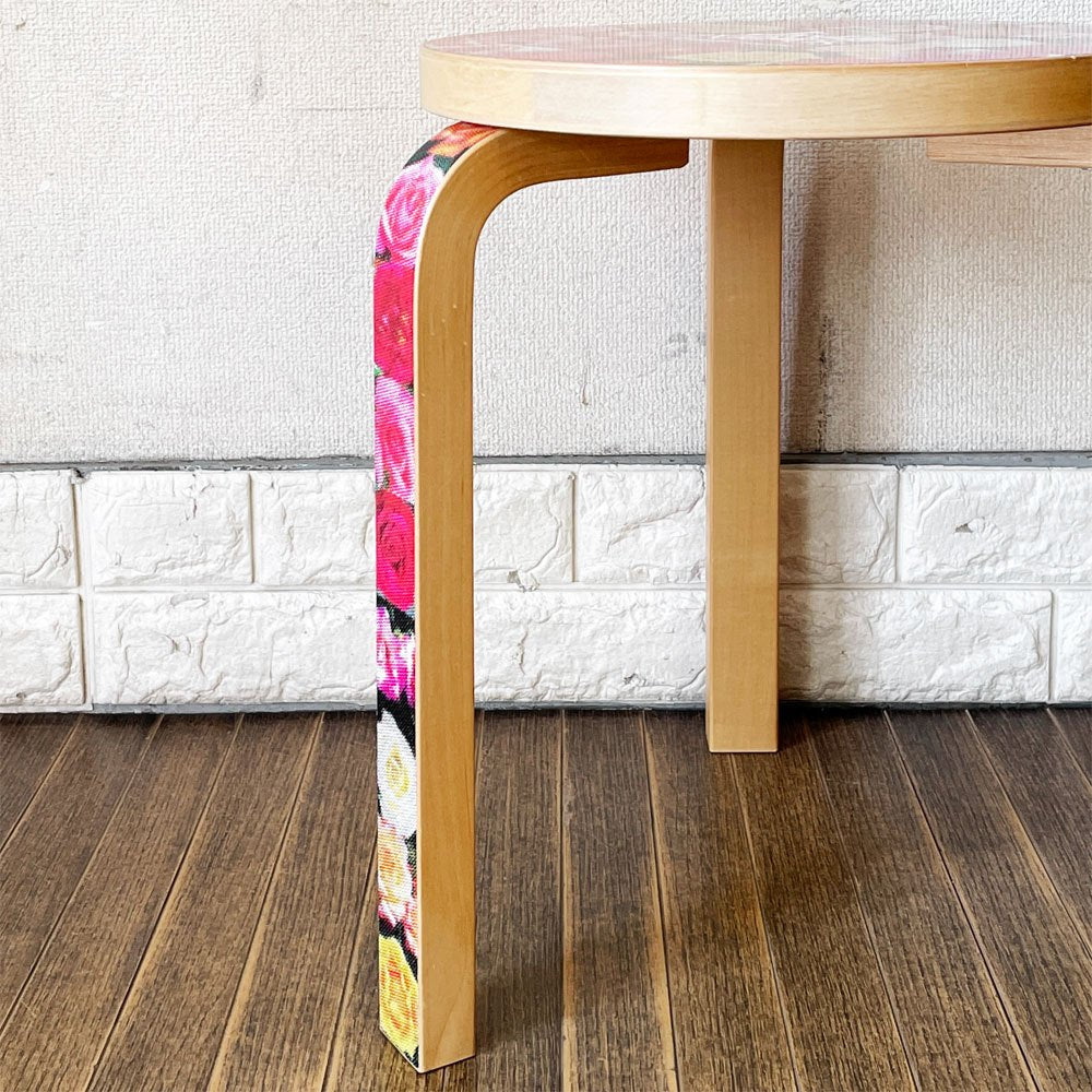 アルテック artek × コム・デ・ギャルソン COMME des GARCONS スツール60 3本脚 ジングルフラワーズ Jingle Flowers 2009年 クリスマス限定 アルヴァ・アアルト ◎