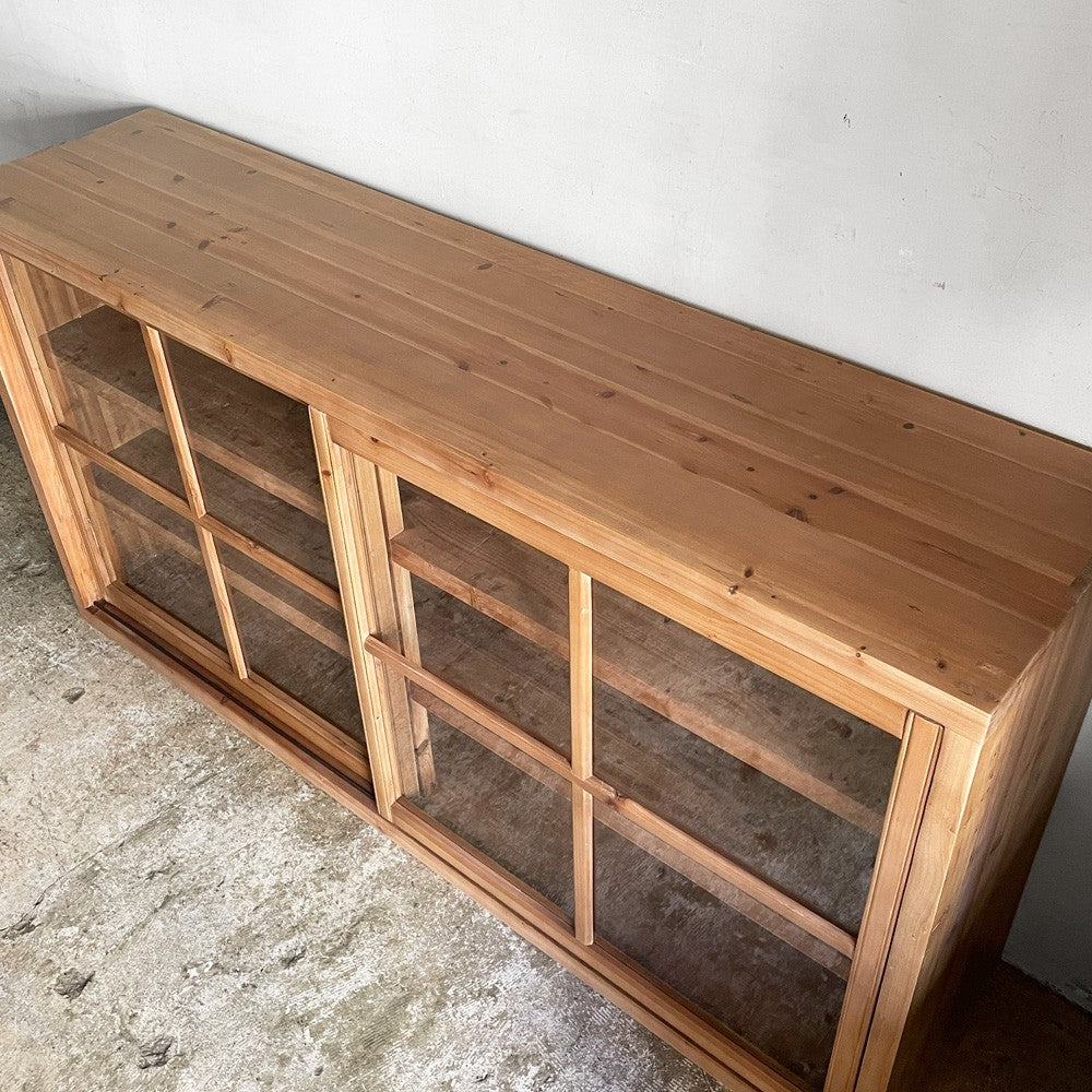 クラッシュゲート CRASH GATE ノットアンティークス Knot Antiques ハチス サイドキャビネット w175cm 杉古材 ガラス 関家具 展示 定価￥132,000- ■