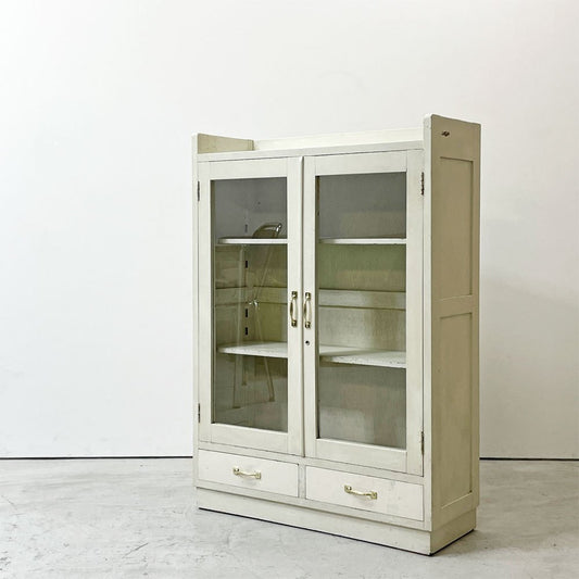 ジャパンビンテージ Japan Vintage ガラスキャビネット 本棚 飾り棚 3段 抽斗2杯 ガラス扉 ホワイトペイント シャビー 古家具 ●
