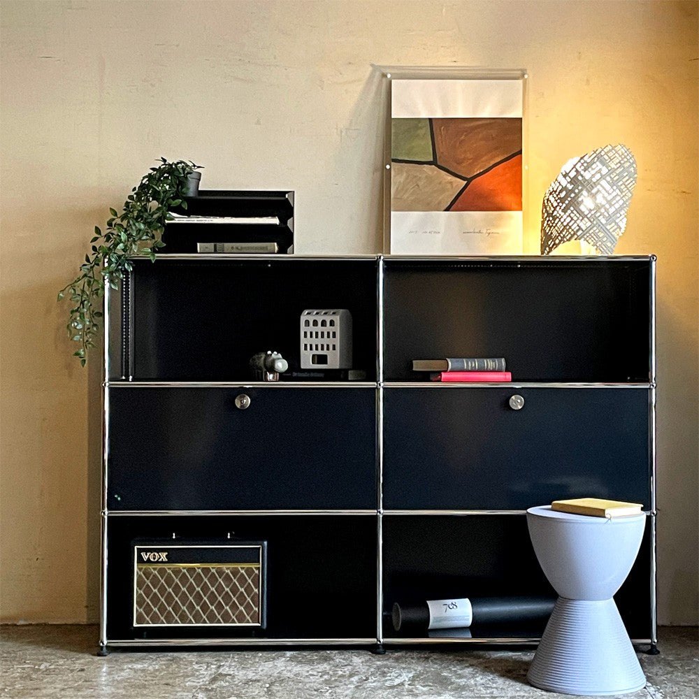 ユーエスエムハラー USMハラー USM Haller キャビネット シェルフ 2列3段 ドロップダウンドア×2 鍵付属 グラファイトブラック モダンデザイン スイス 合計参考価格￥378,381- ■